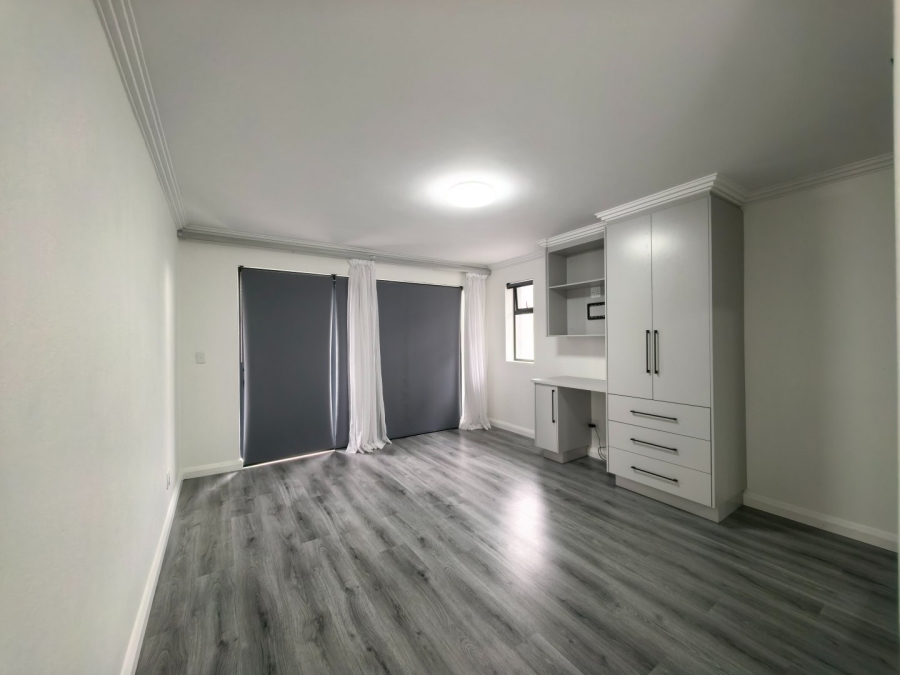5 Bedroom Property for Sale in Kingswood Golf Estate Western Cape